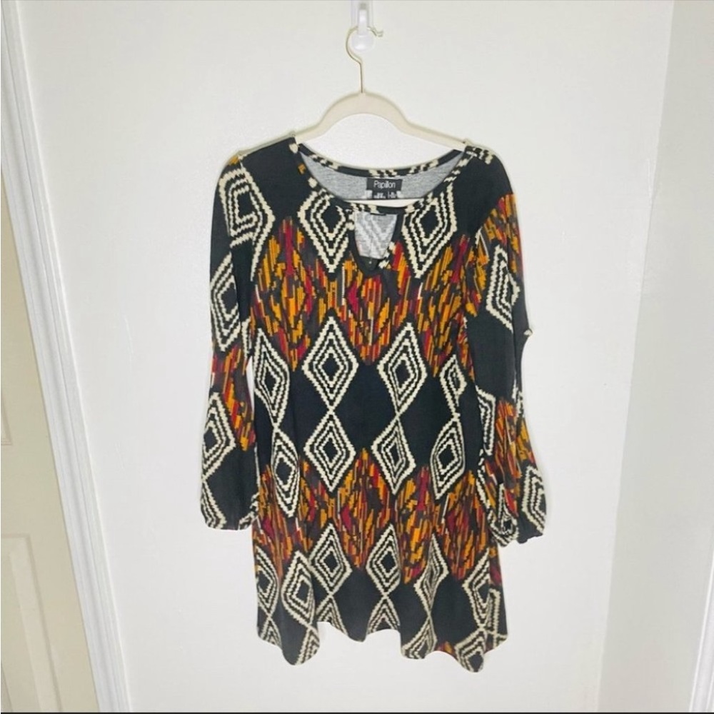 NWT Papillion Aztec Western Print Long Sleeve
(NWT
